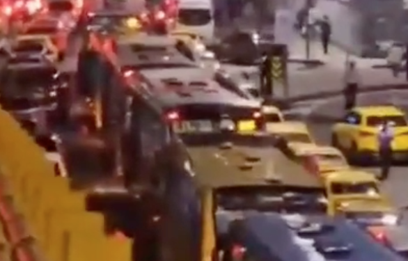 Accidente vehicular paralizó la movilidad hacia el aeropuerto El Dorado en Bogotá